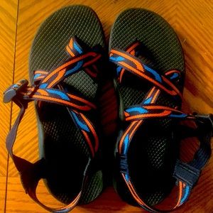 Chacos chain link red/blue design